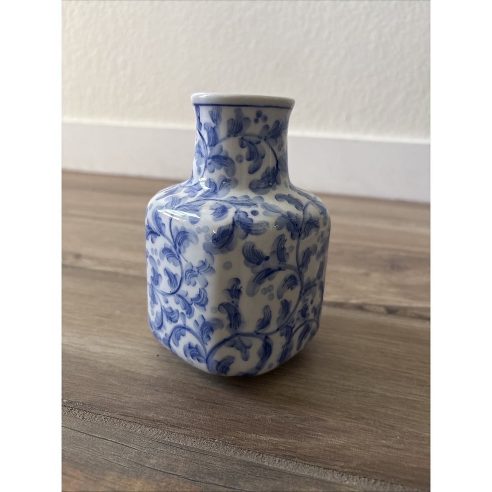 Small Vase Vintage Andrea By Sadek Made In Thailand Blue And White 6"